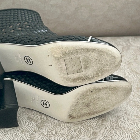 Chanel
Black Woven Leather Ankle Logo Cap-toe Ankle Block Heels Boots/Booties - Picture 6 of 6